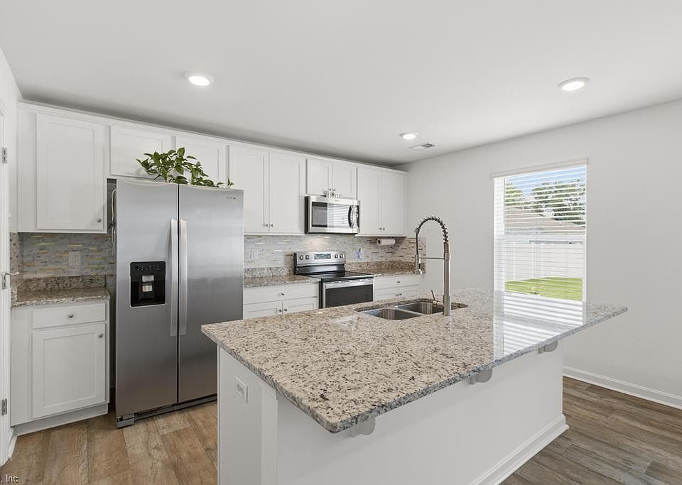 1st image of 520 Bridgeway Ct