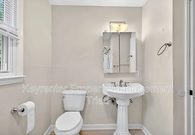 1821 W Meadowview Rd — Photo 5