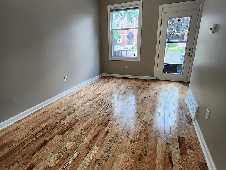 115 W 2nd Ave — Photo 9