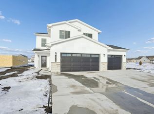 2420 38th Ave S, Moorhead, MN 56560