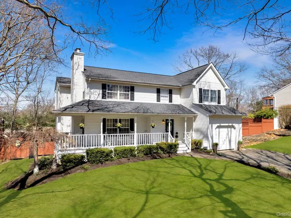 139 Ridgewood Avenue, Farmingville, NY 11738