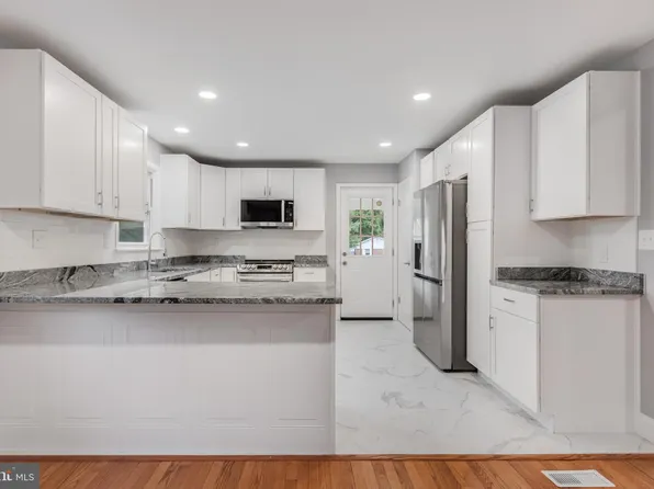 11200 Carroll Dr, Waldorf, MD 20601