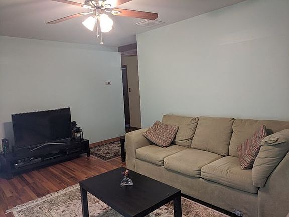 4th image of 1633 Charles Dr