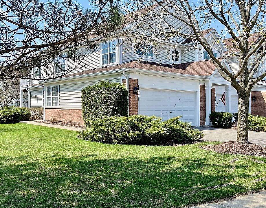 RARE 1st Floor End Ranch