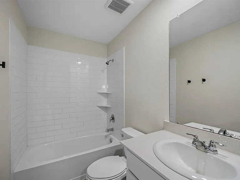 17722 Grove Hill Dr — Photo 22