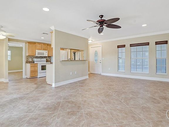 5th image of 851 Iris Dr