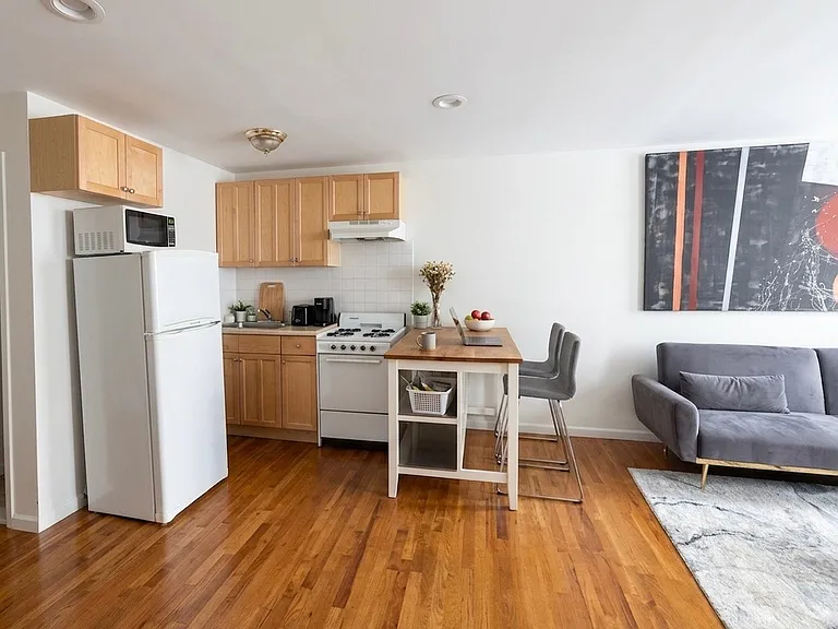 41 W 46th St #5B — Photo 2