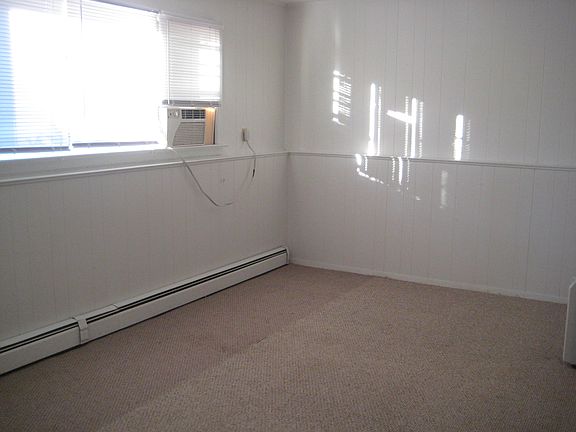 4th image of 2 Rose Ct