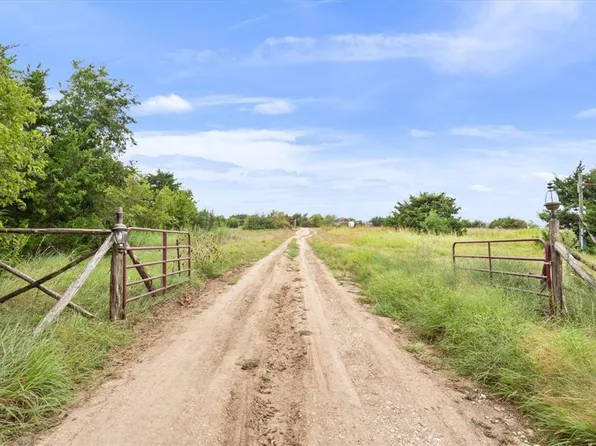 1060 Farmiller Rd, Lorena, TX 76655