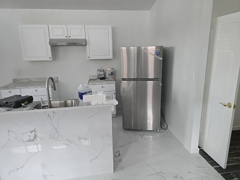 12 S Lake Ave #3A — Photo 2