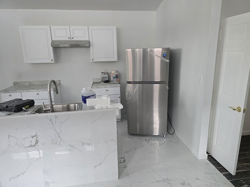 2nd image of 12 S Lake Ave Room 3A