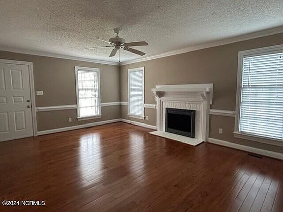 3rd image of 104 Old Colony Way