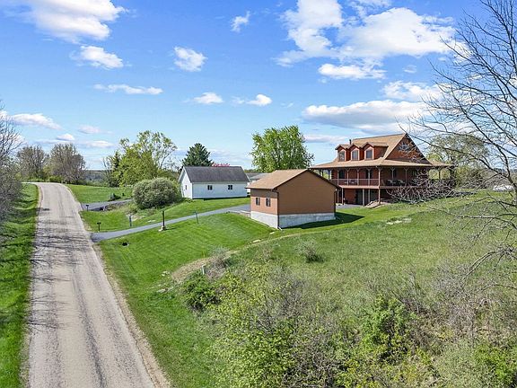 3rd image of S991 Club House Dr
