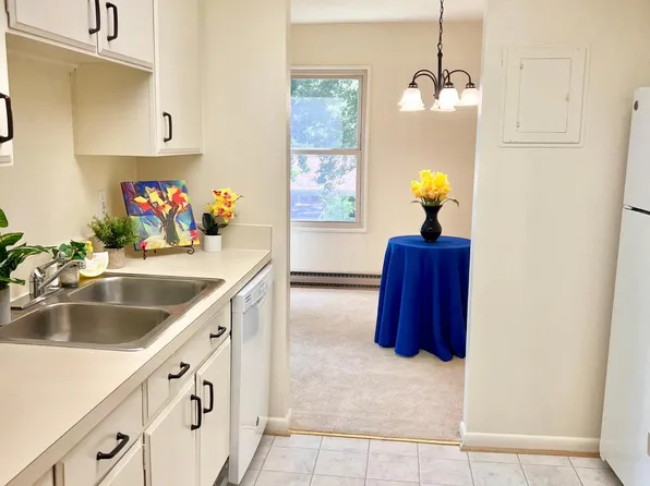 3398 Gleneagles Dr #73-2B, Silver Spring, MD 20906