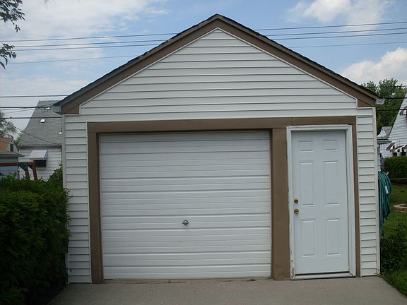 Detached Garage