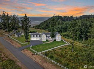 30 Chauncey Lane W, Pacific Beach, WA 98571