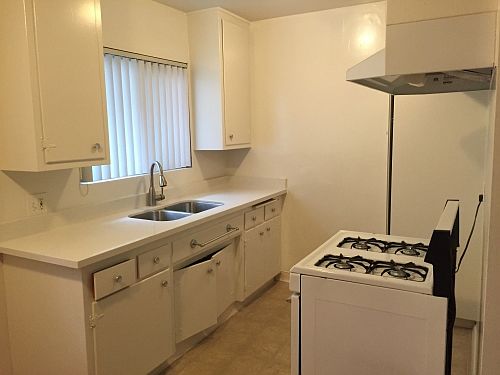 5th image of 924 N Stanley Ave APT 01