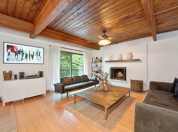 3rd image of 4334 N Clarendon Ave APT 305