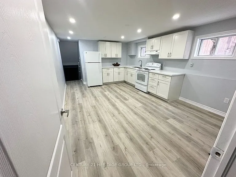 32 Histon Cres #LOWER — Photo 2