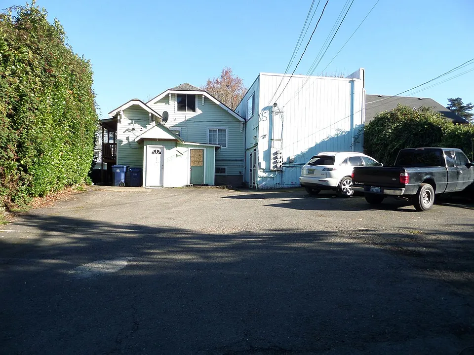 6523 35th Ave SW #A-B