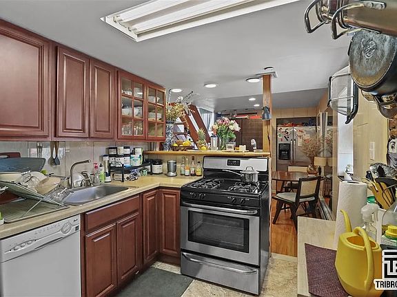 4th image of 395 Smith St #3F