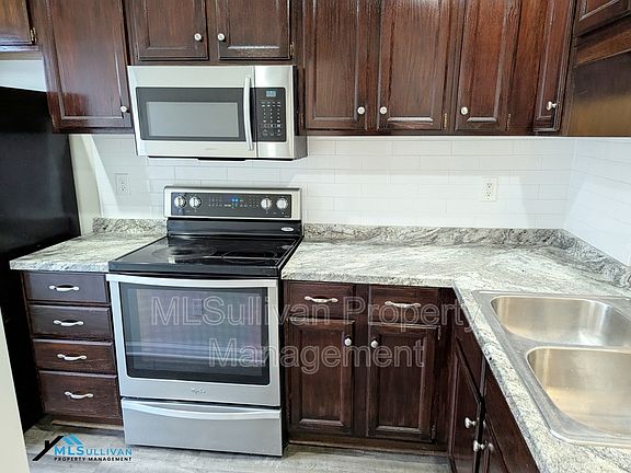 3rd image of 3 Durbin Pl #1