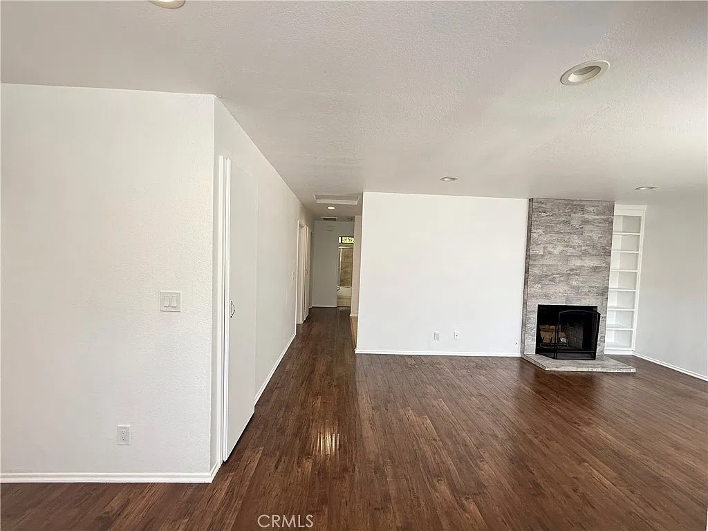 3 bed, 1180 sqft, $3,700 — Photo 2