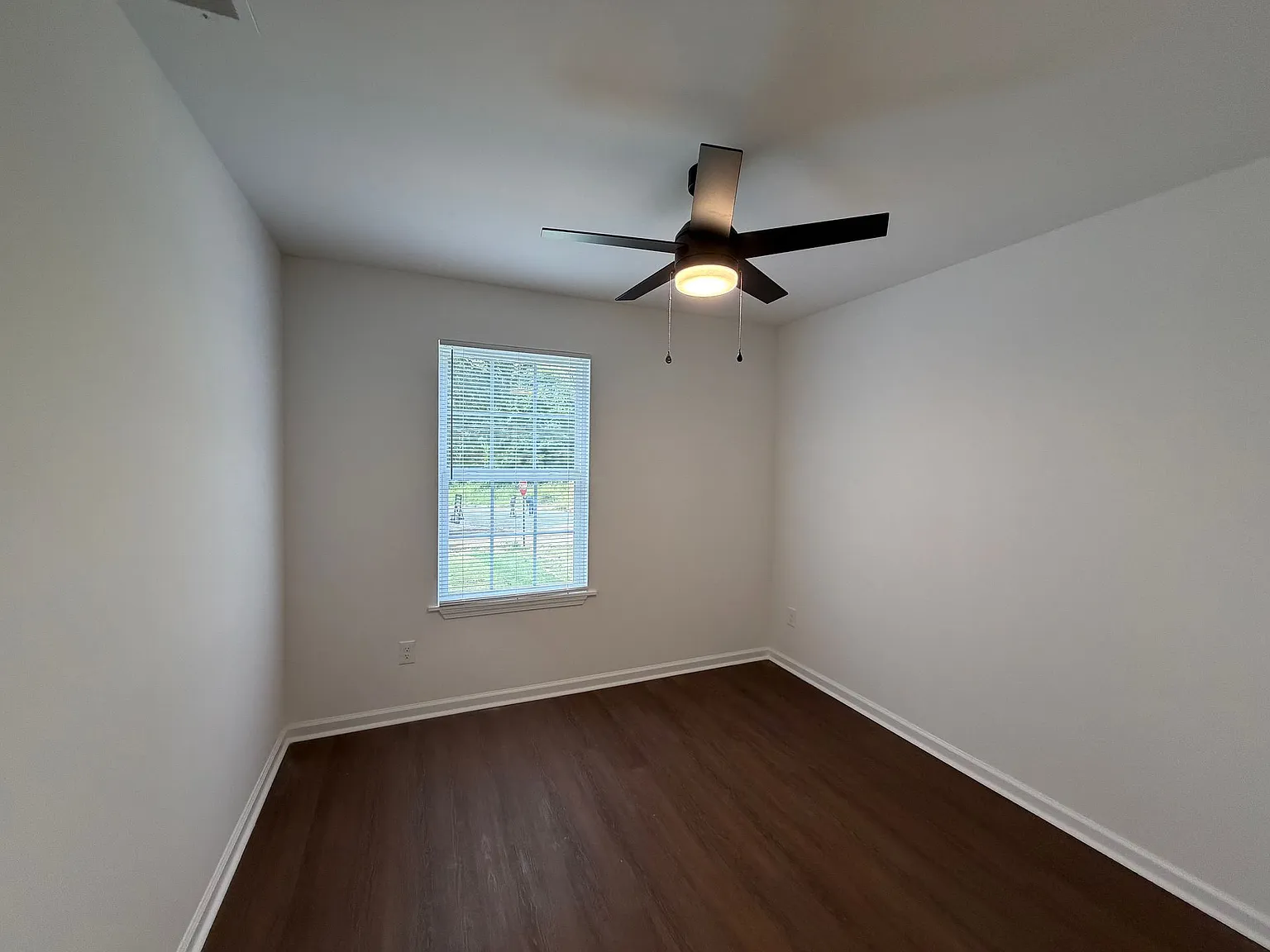 1824 The Oaks Ave — Photo 2