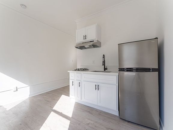 2nd image of 406 S Coronado St #207