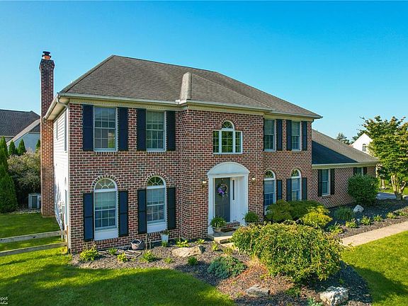3rd image of 1098 Laurel Dr