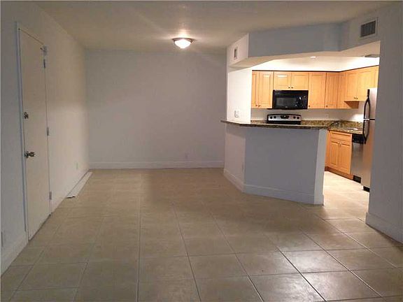 5th image of 5231 Geneva Way APT 206