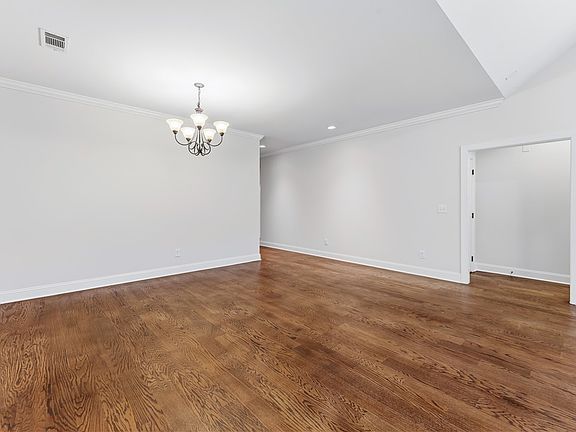 4th image of 2710 Sophia Way