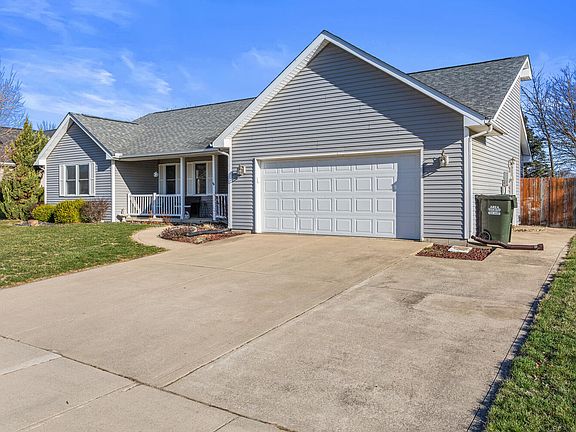 3rd image of 1202 Edgeview Dr