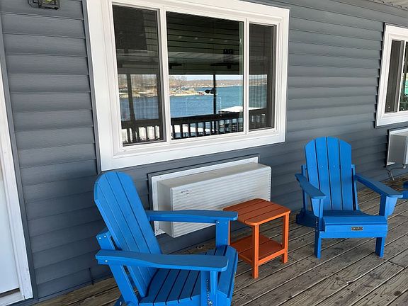 Enjoy the patio with your lakeview!