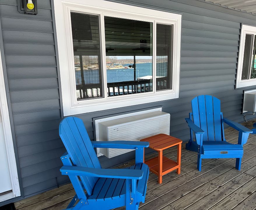 Enjoy the patio with your lakeview!