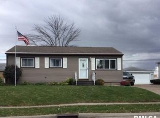 4004 10th St, East Moline, IL 61244