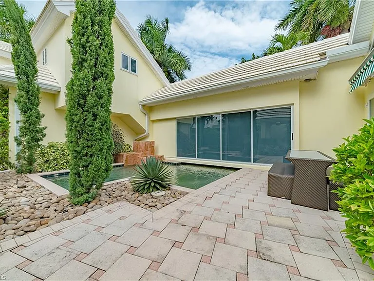883 Galleon Dr — Photo 4