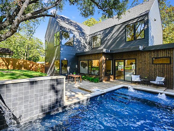 2nd image of 2614 Sherwood Ln