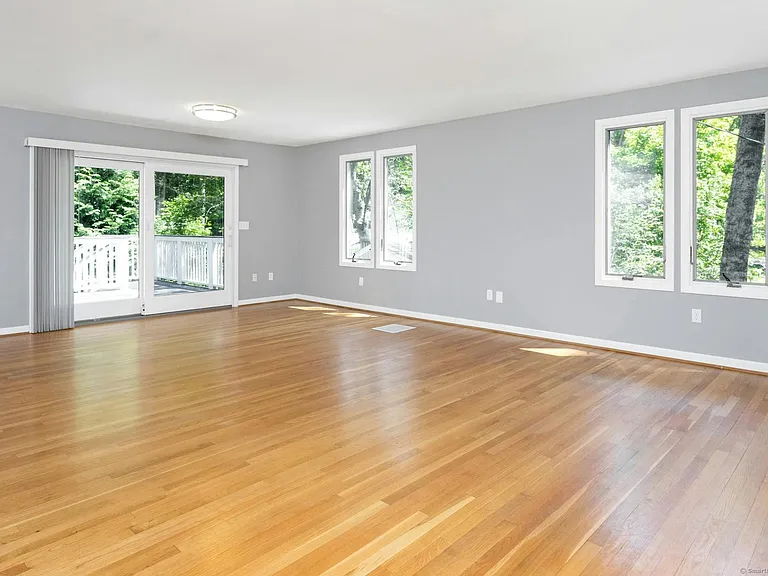 5 Wakerobin Rd — Photo 2