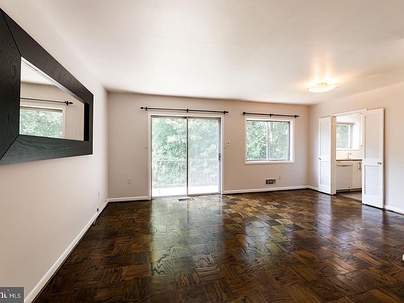 3rd image of 10601 Montrose Ave APT 202