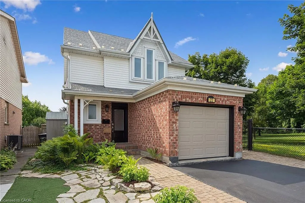 22 Thompson Dr photo 1