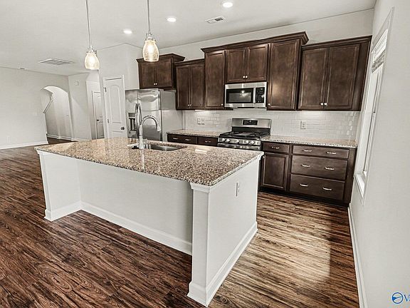 5th image of 254 Holt St