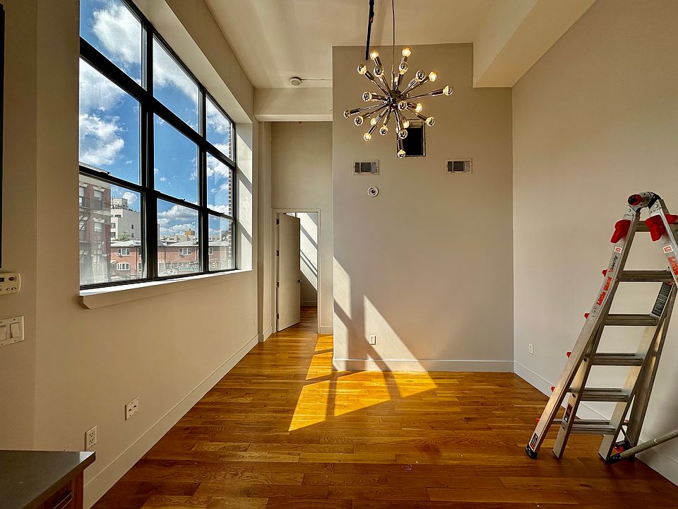 1st image of 372 Kosciuszko St #216