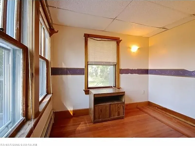 40 Claman Dr — Photo 23