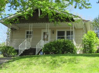 103 S Main St, Oakland, IA 51560
