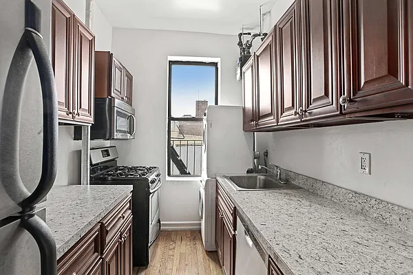 Rented by Compass | media 7