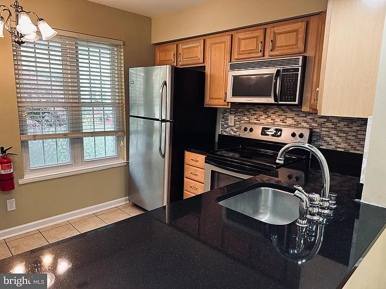 328A Delancey Pl #A — Photo 7