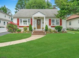 125 Willow St, Elmwood Park, NJ 07407