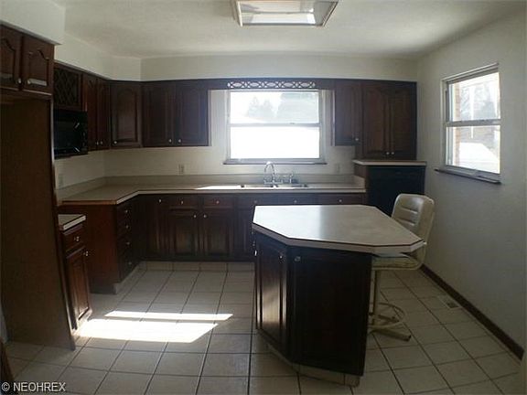 5th image of 964 Birch Hill Dr