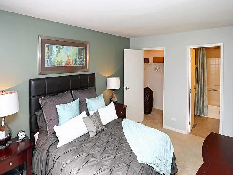 Skyridge Club Apartments — Photo 8